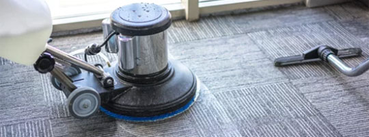 Hĺbkové čistenie podláh v domácnosti alebo firme