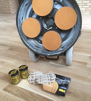 Hĺbkové čistenie drevenej podlahy